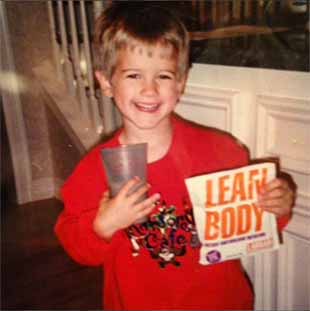 Sage bốn tuổi cầm và uống Lean Body ®