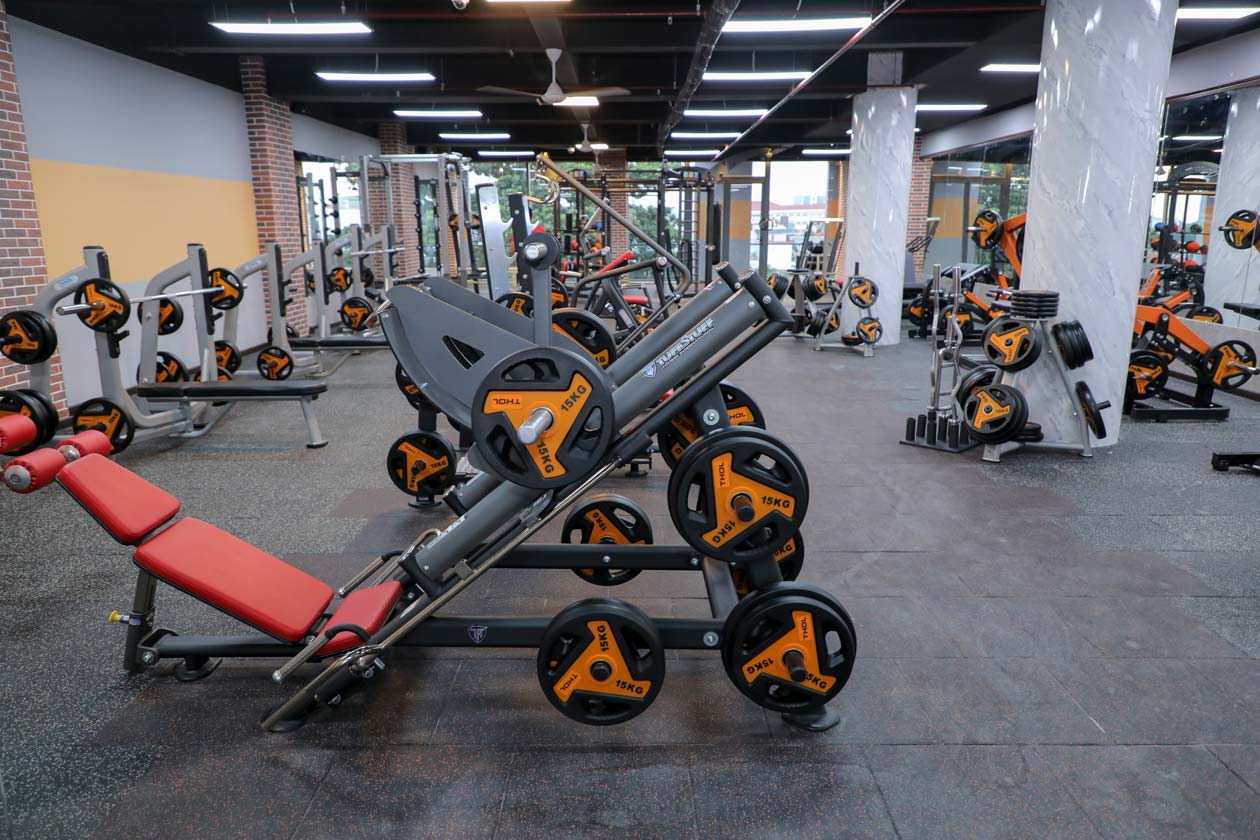 Đến THOL tập máy Mỹ tại phòng gym Việt